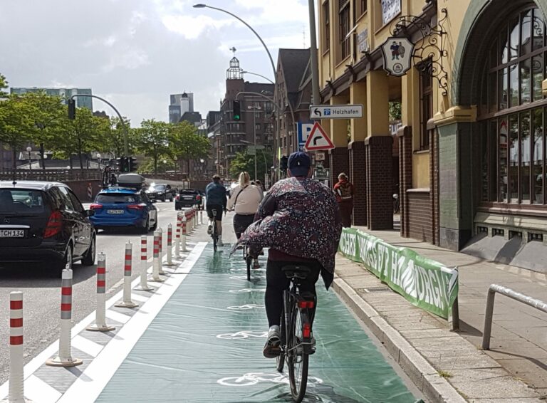 Altona:  Zu Fuß und auf dem Fahrrad – mit Abstand gesund bleiben!