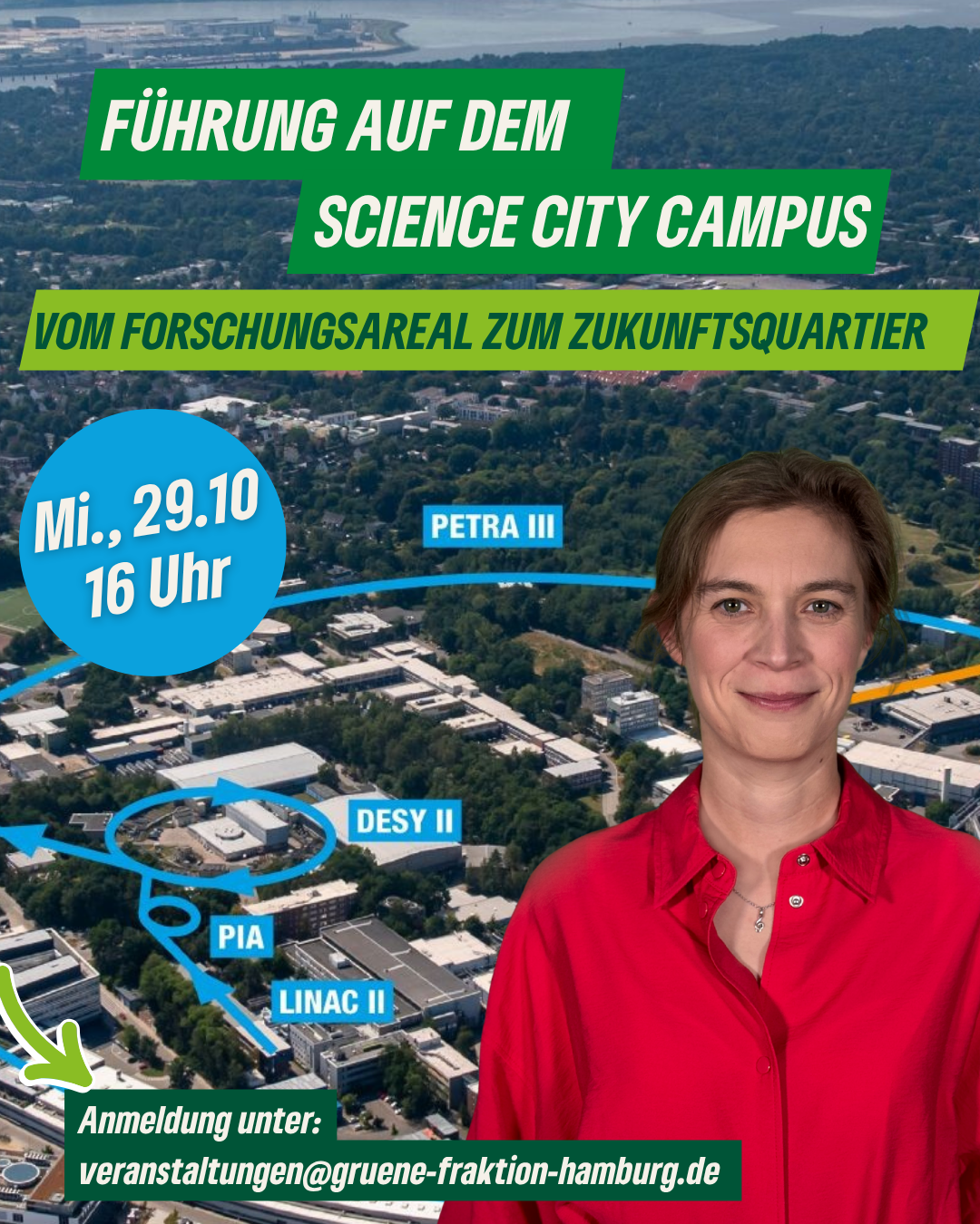 Zu sehen ist Selina Storm, die die Führung leitet, vor einer Plandarstellung des DESY-Geländes.